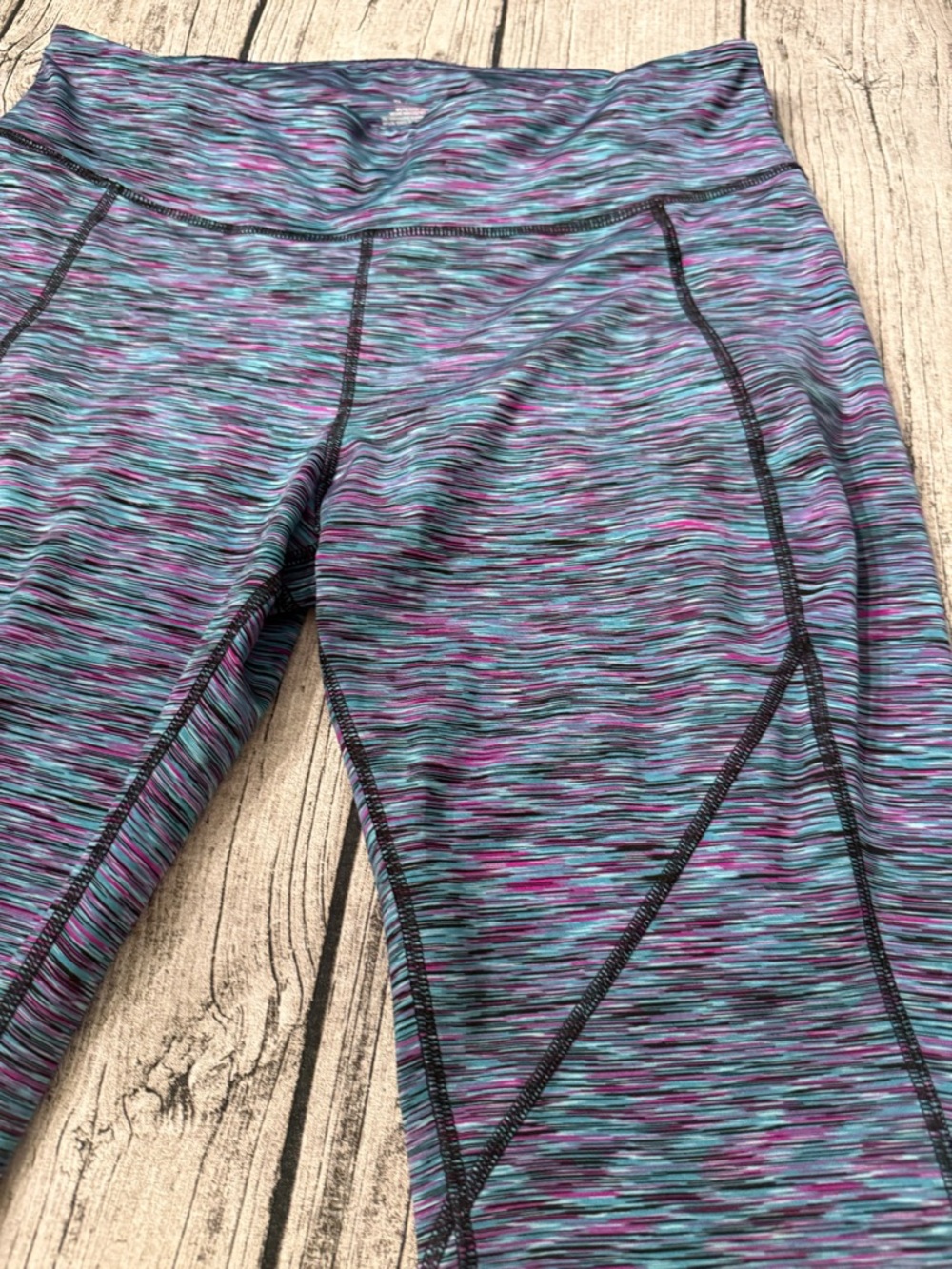Like new, Tek Gear Athletic leggings/Yoga pants - Picture 3 of 6